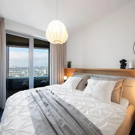 Castle View From 25th Floor - Skypark Retreat, Parking ブラチスラヴァ