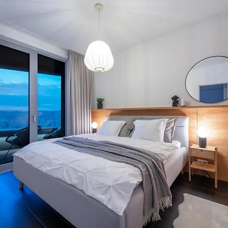 Castle View From 25th Floor - Skypark Retreat, Parking アパート